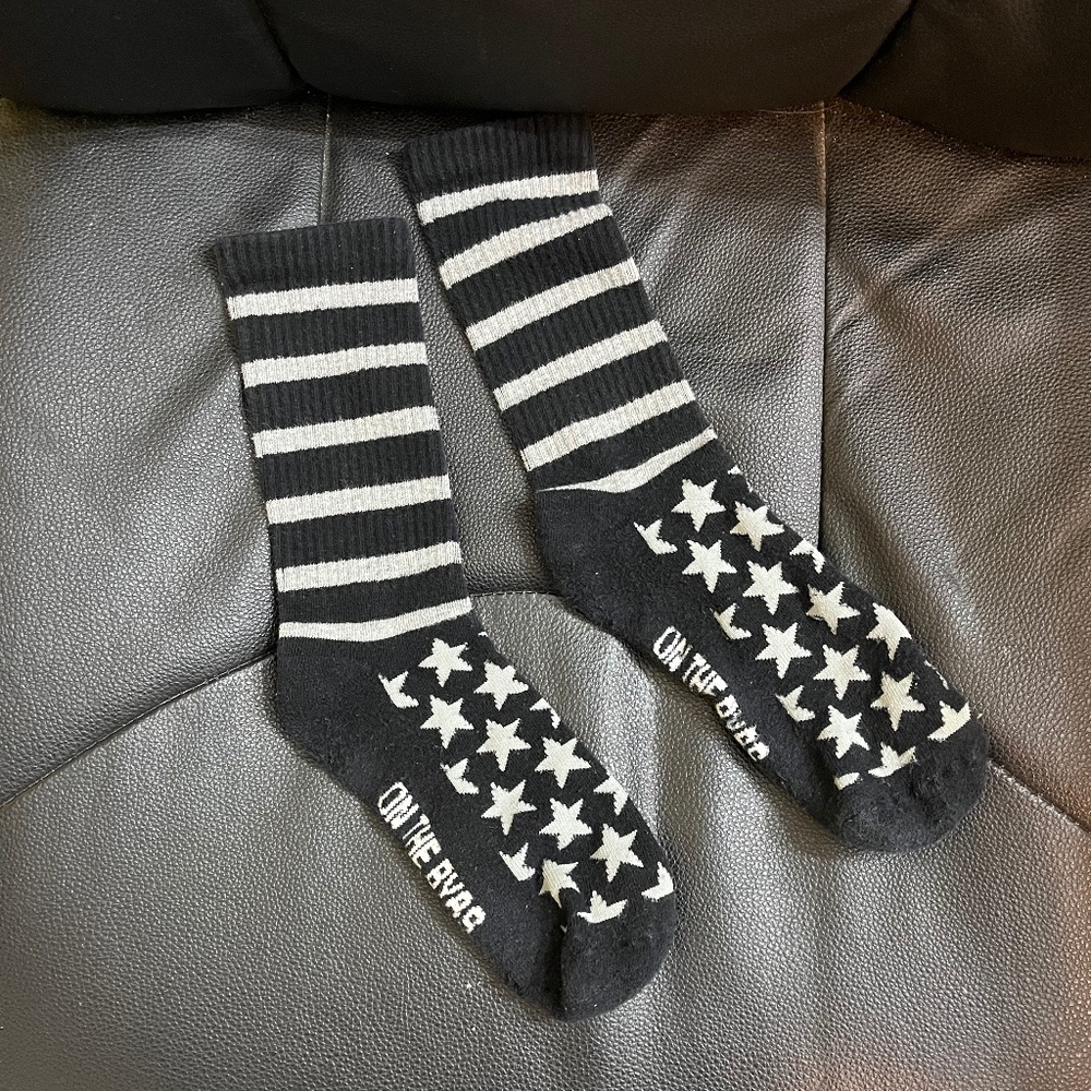 ON THE BYAS Unisex Socks - Black & White Stars & Stripes Pattern
